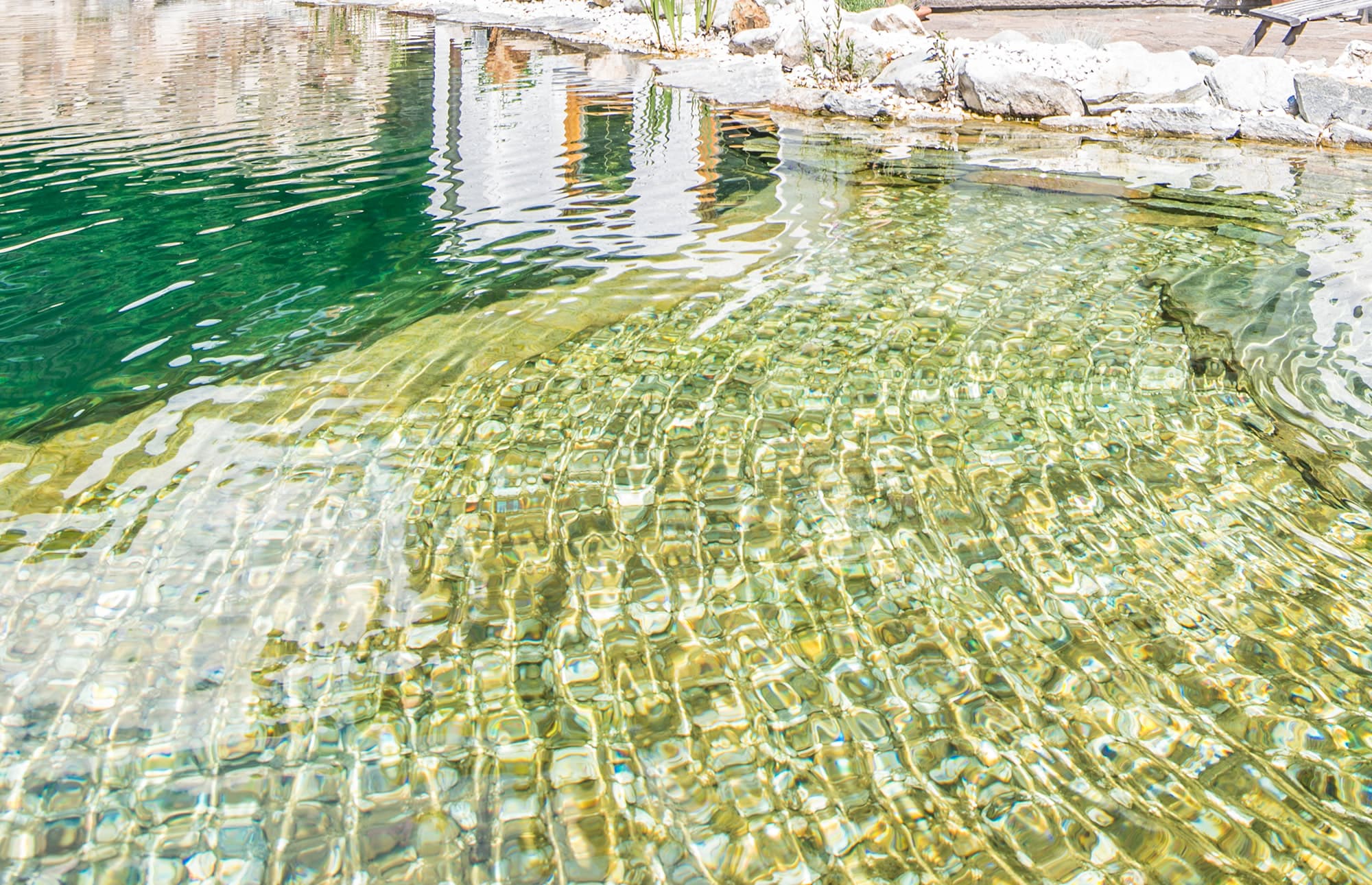 Naturnahes Badeerlebnis mit einem Schwimmteich von Poolbau Gollner